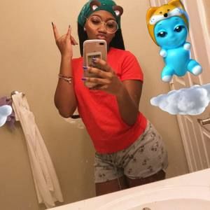 Meet your Posher, Denise